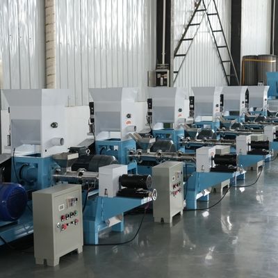 Η μηχανή σβόλων τροφών ψαριών μεγάλων κλιμάκων αλέθει τη δύναμη σίτισης 3 12mm 0.4kw