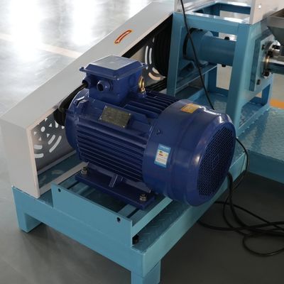 1.5t/ Ξηρά τρόφιμα σκυλιών της Pet μηχανών σβόλων τροφών ψαριών Χ που κατασκευάζουν τη μηχανή 90kw 155mm Dia