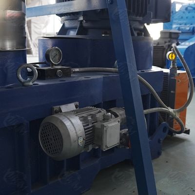 Ξύλινος σβόλος καυσίμων πριονιδιού cOem ξύλινος που κατασκευάζει τη μηχανή 100-4000kg/H με τη μηχανή diesel