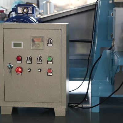 Μικρής κλίμακας επιπλέουσα μηχανή 55kw 700kg/Χ σβόλων τροφών ψαριών με δύο μανίκια