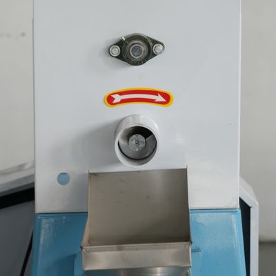 μηχανή τροφών ψαριών 1.5*1.1*0.8m μίνι επιπλέουσα που κοκκοποιεί 60 σε 700kg/Χ