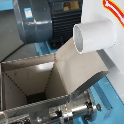 5.5kw επιπλέουσα ψαριών τροφών σβόλων μηχανή εξωθητών τροφίμων της Pet βιδών μύλων ενιαία αντιοξειδωτική