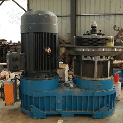 Ξύλινος κατασκευαστής σβόλων πριονιδιού τροφών αγελάδων μηχανών σβόλων υψηλής αποδοτικότητας 15kw