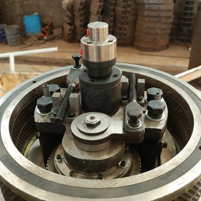 Καυσίμων ευκαλύπτων ξύλινος σβόλων κύβος 3t/Χ δαχτυλιδιών μηχανών κάθετος