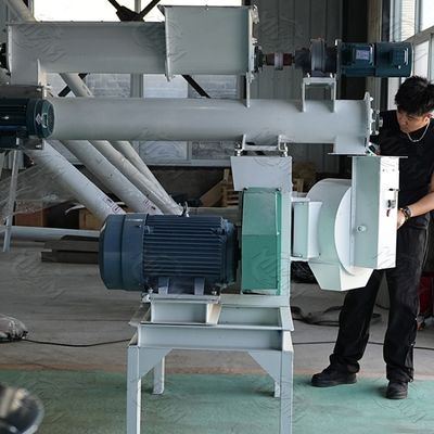 Χειρωνακτική τροφή βοοειδών μηχανών 350-450kg/H σβόλων τροφών ψαριών CE που κατασκευάζει τη μηχανή