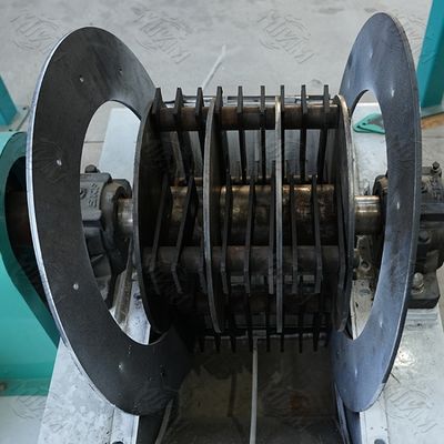 Ο εξοπλισμός επεξεργασίας σβόλων φλοιών ρυζιού τροφίμων της Pet για το μικρό βαμβάκι τροφών καταδιώκει τη χλόη