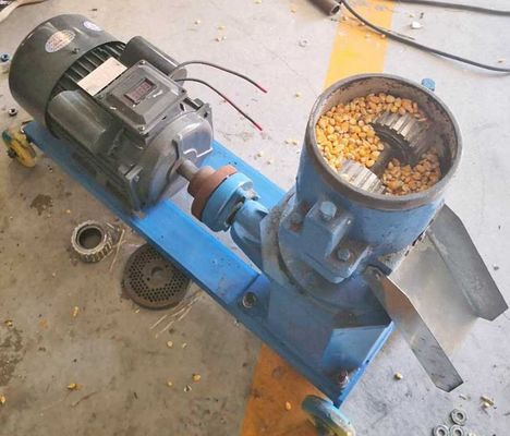 Ξύλινη μηχανή 200kg/Χ μύλων σβόλων βιομαζών πριονιδιού