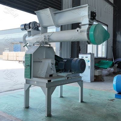 Χειρωνακτική τροφή βοοειδών μηχανών 350-450kg/H σβόλων τροφών ψαριών CE που κατασκευάζει τη μηχανή