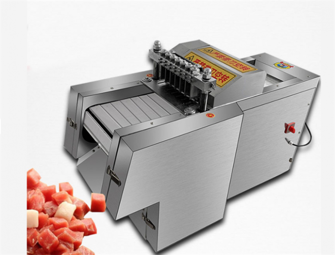 Το παγωμένο κρέας κοπτών κύβων κοτόπουλου χωρίζει σε τετράγωνα τη μηχανή επεξεργασίας κρέατος τεμνουσών μηχανών